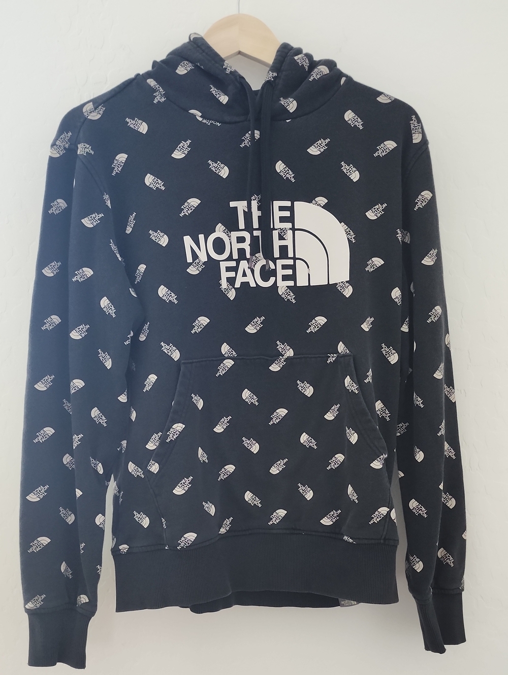 Men's North Face Hoodie, M